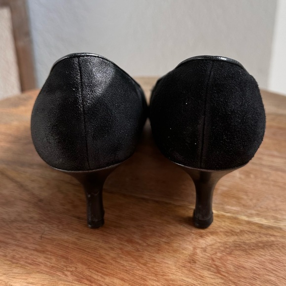 CHANEL Vintage Black Suede Leather 4 Leaf Clover CC Logo Appliqué Kitten Heels - Picture 8 of 15